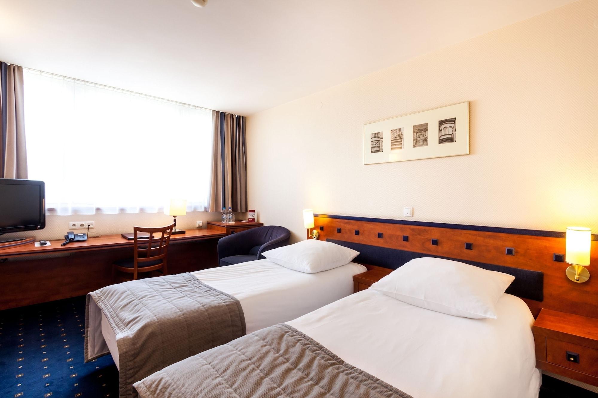 Qubus Hotel Legnica Ngoại thất bức ảnh