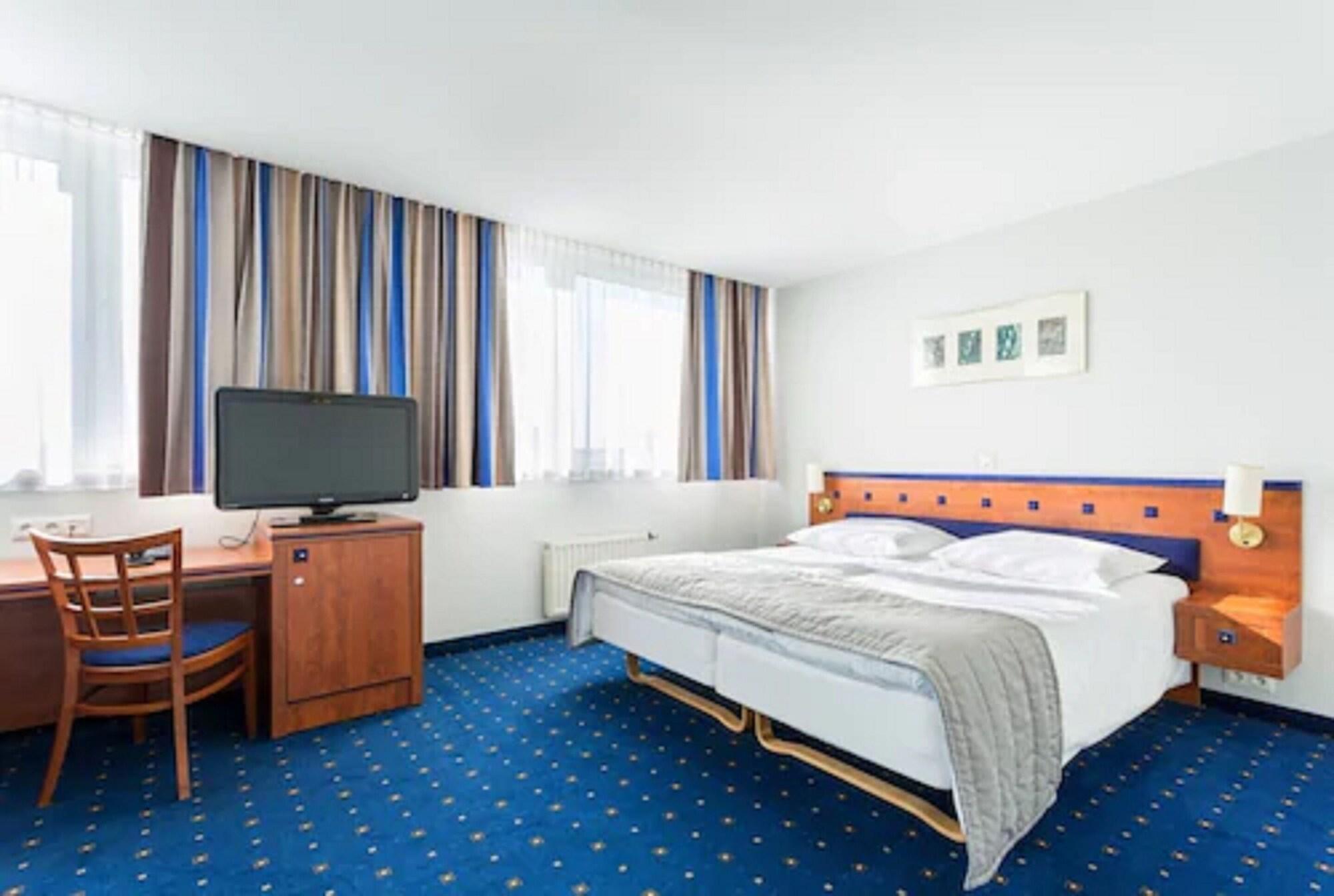 Qubus Hotel Legnica Ngoại thất bức ảnh