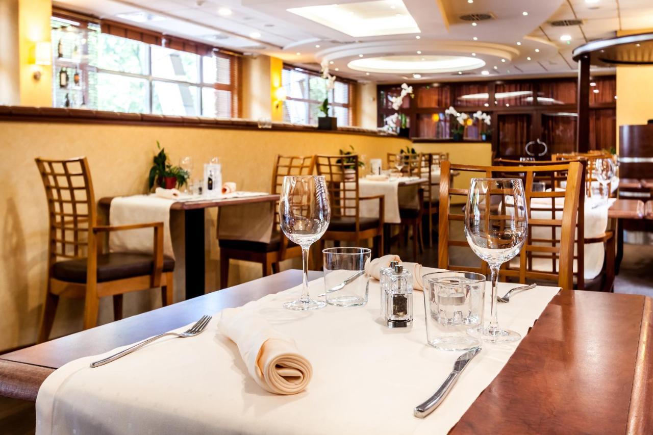 Qubus Hotel Legnica Ngoại thất bức ảnh